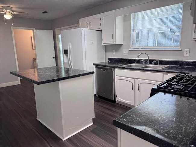 Building Photo - 832 Brandlwood Way NW