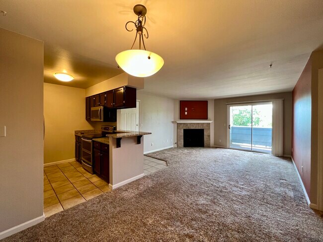 Building Photo - 4670 White Rock Cir