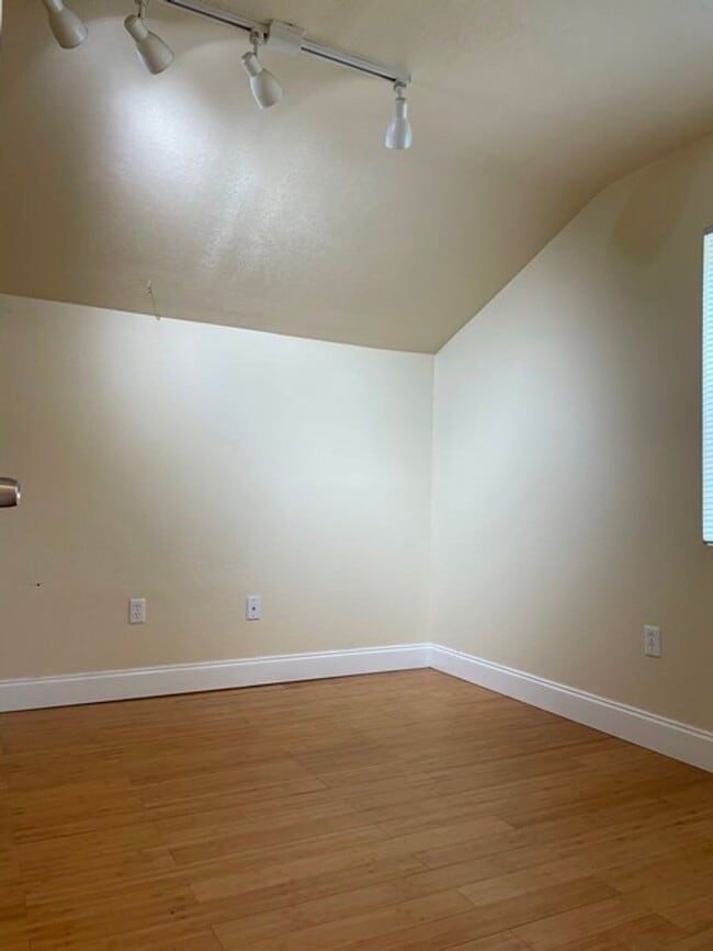 Building Photo - Hot Springs Home!