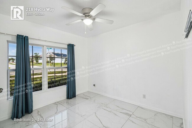 Building Photo - 218 Hydra Wy