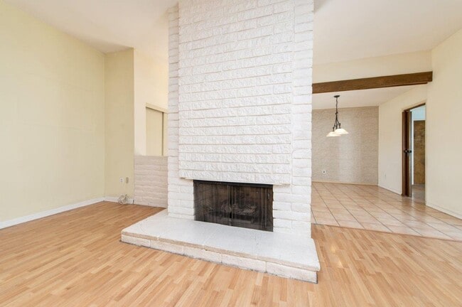 Building Photo - 3bd/2ba single family house in University ...