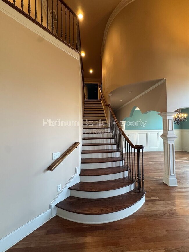 Building Photo - 1811 Traditions Way