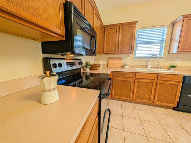 Building Photo - 21335 Sweet Grass Ln