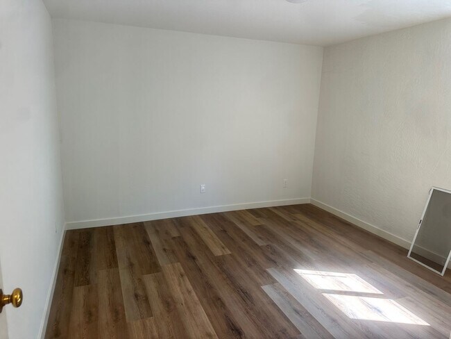 Building Photo - Derby Street Triplex