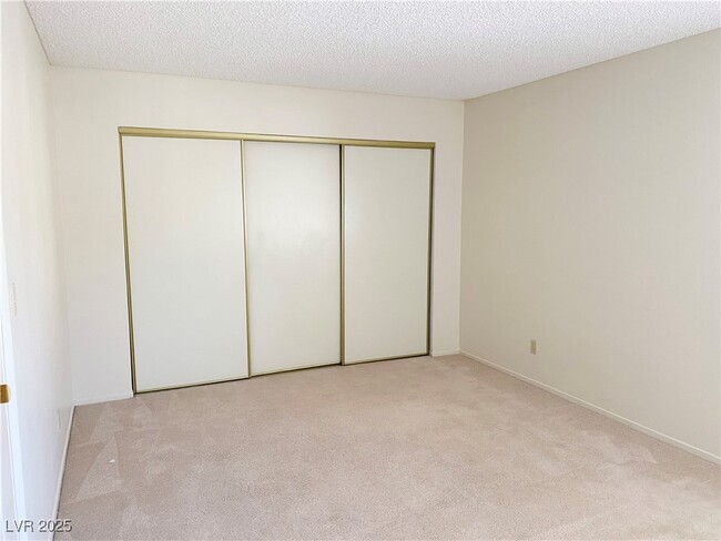 Building Photo - 3008 Ocean View Dr