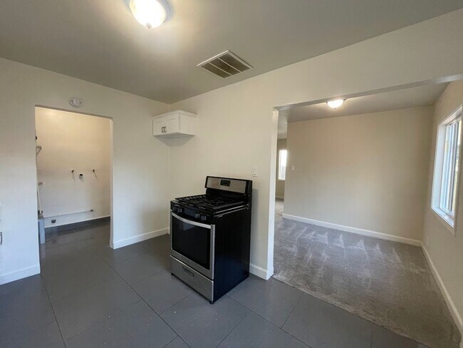 Building Photo - YUKON 13717-13719