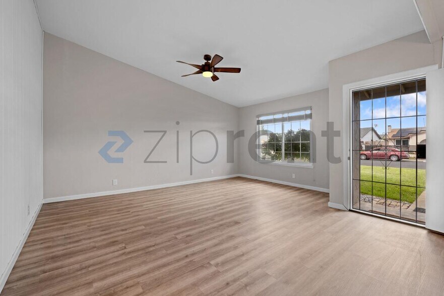 Building Photo - 208 Richard Pl