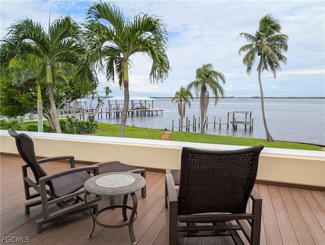 Building Photo - 2878 Valencia Way