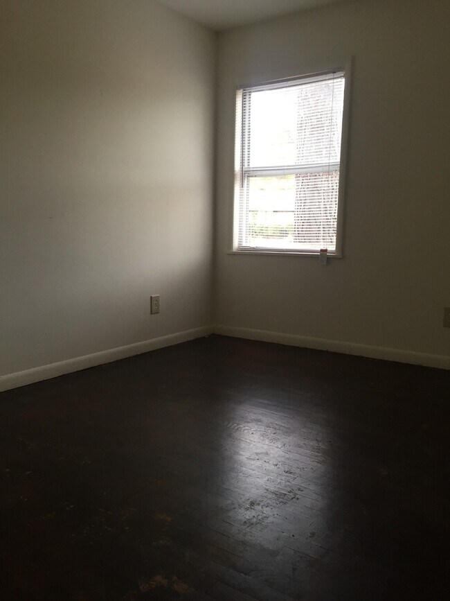 Building Photo - 3 Bedroom/1.5 Bath Home on Westside!