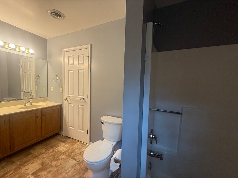 Building Photo - 6050 Hounds Bay Cir