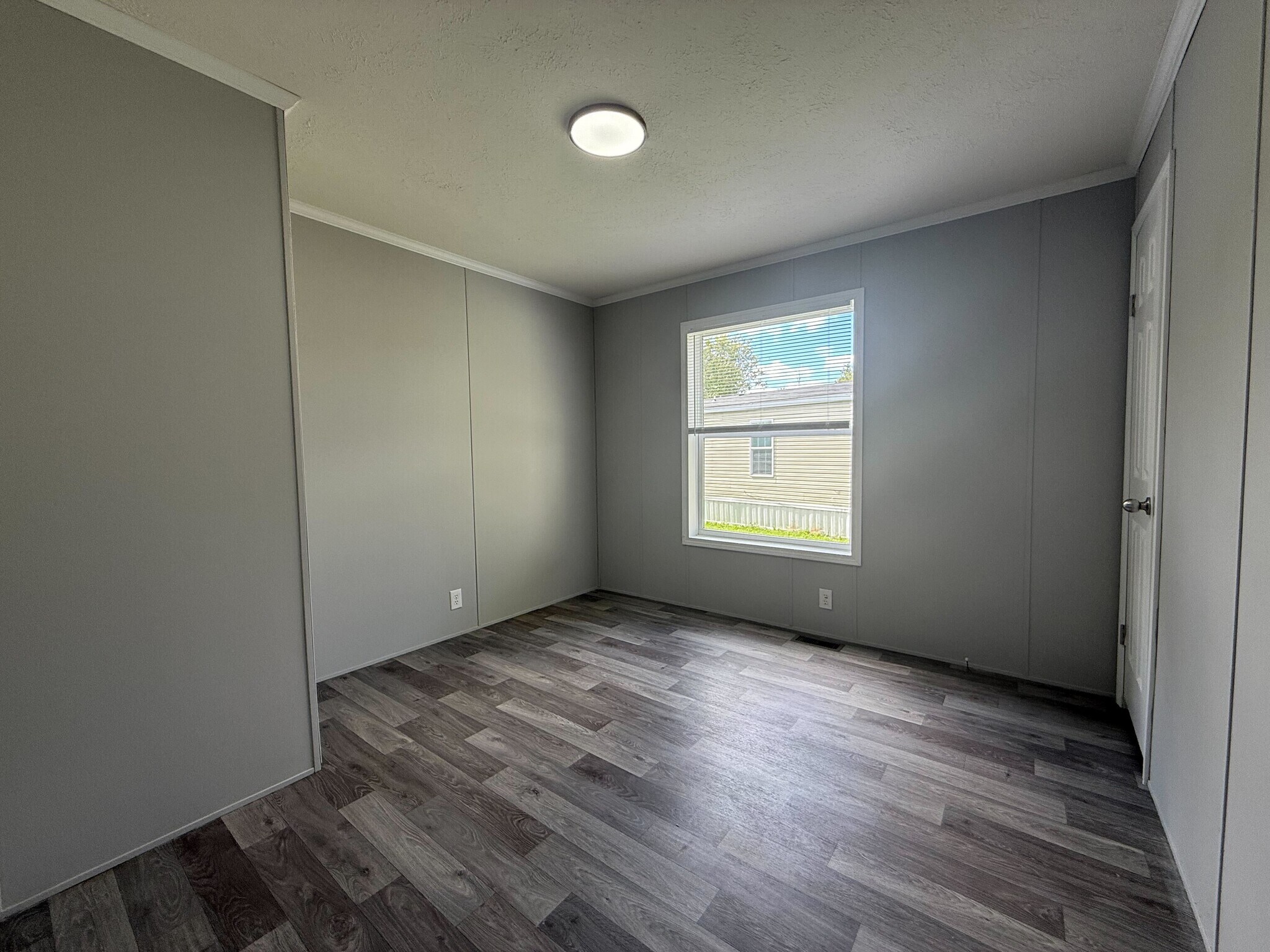 Building Photo - 12365 Creekview Ave