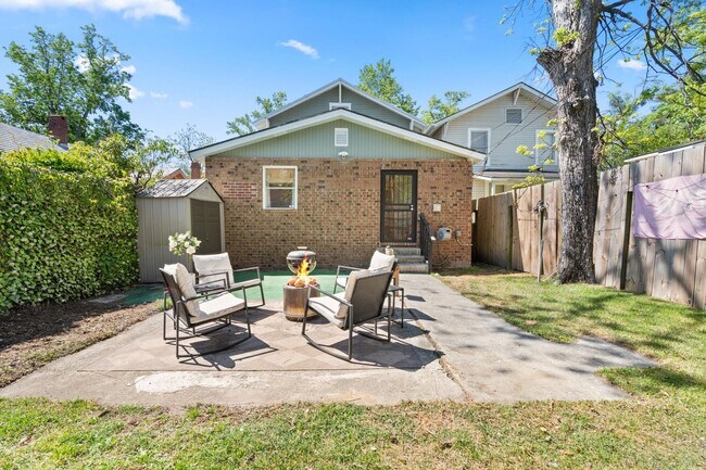 Building Photo - Charming 3 Bedroom Home Near Downtown Savannah with Flex Room & Fenced Yard