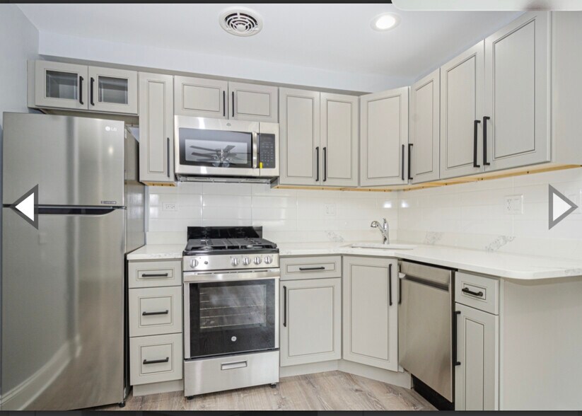 Primary Photo - 7606 N Eastlake Ter