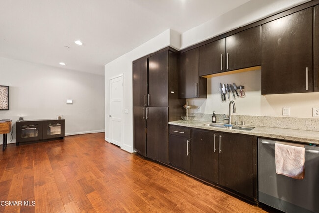 Building Photo - 10878 Bloomfield St