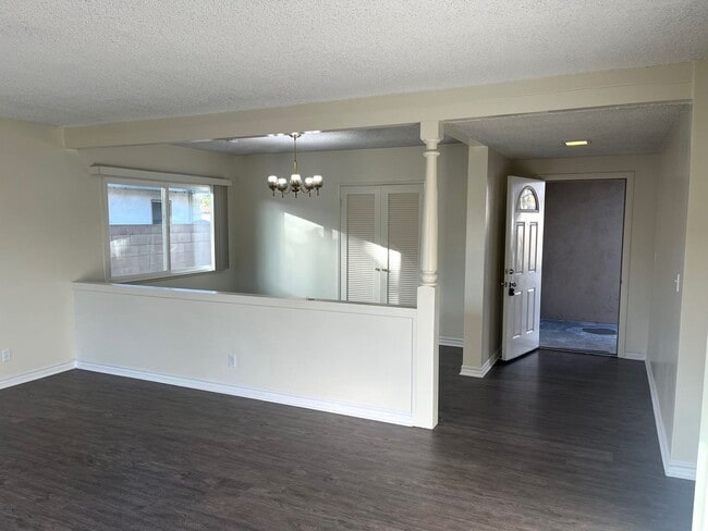 Building Photo - Beautiful 4 Bedroom Home in Huntington Beach