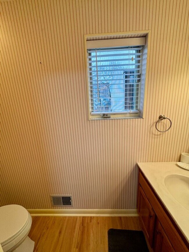 Building Photo - 19 Front St