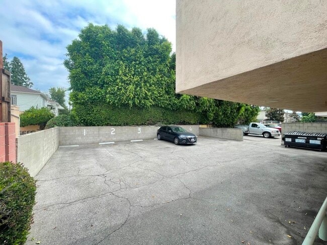 Building Photo - 4900 Van Noord Ave