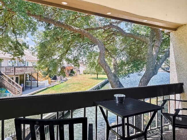 Building Photo - 12100 Melville Dr