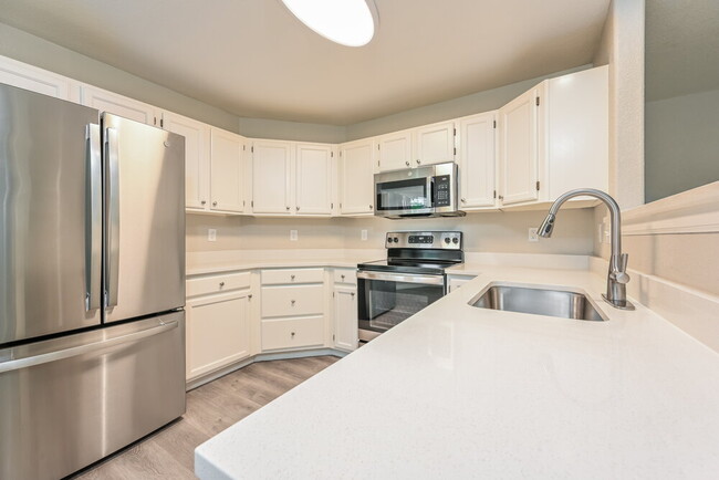 Building Photo - 9978 Deer Creek Ln