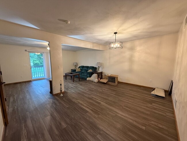 Building Photo - Beautiful 2 Bedroom Townhome - Only Steps ...