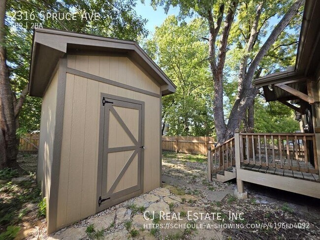 Building Photo - 2316 Spruce Ave
