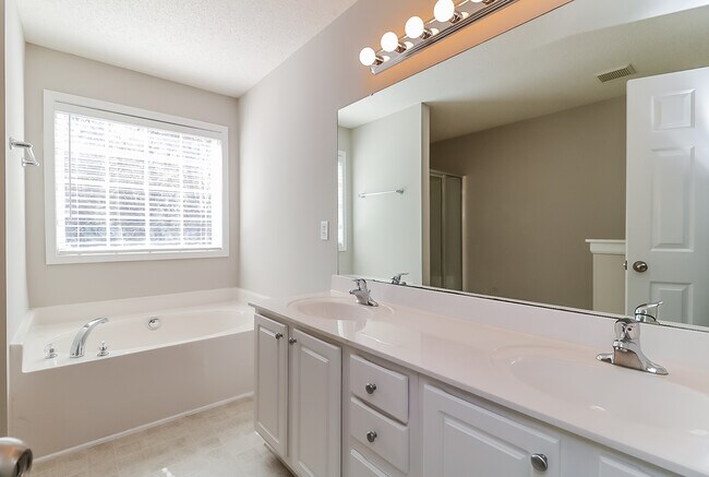 Building Photo - 128 Ashlyn Ridge Dr