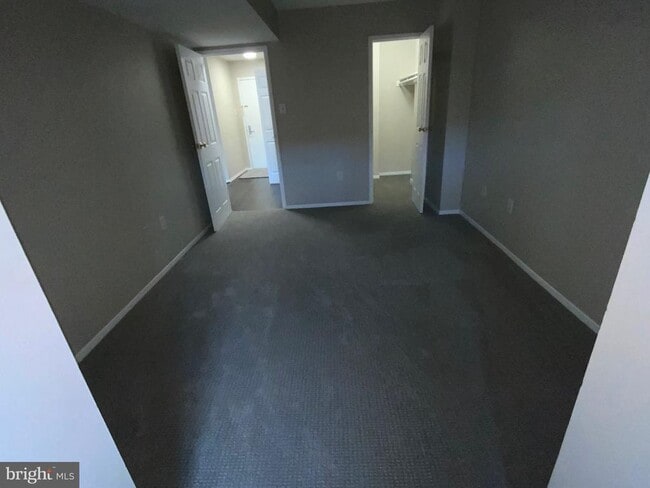 Building Photo - 4500 S Four Mile Run Dr