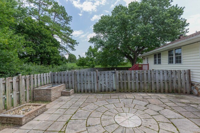 Building Photo - 4 Bed, 3, Bath Single Family Home in Ranson, WV