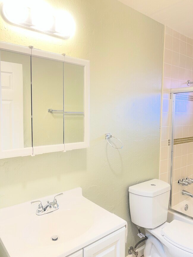 Building Photo - 2124 90th Ave