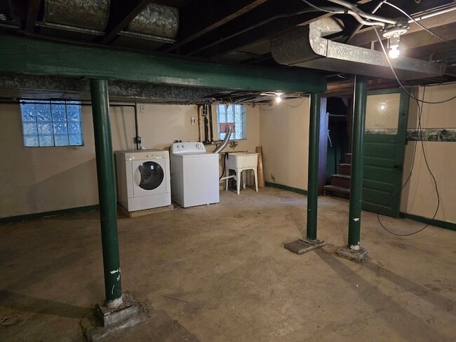 Building Photo - 3741 Parrish Ave