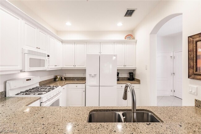 Building Photo - 3100 Cottonwood Bend