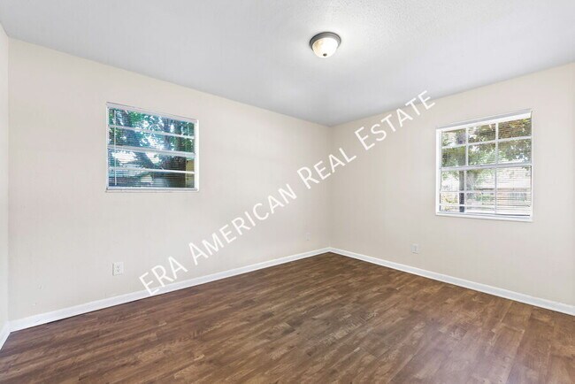 Building Photo - 1221 Albuquerque Cir