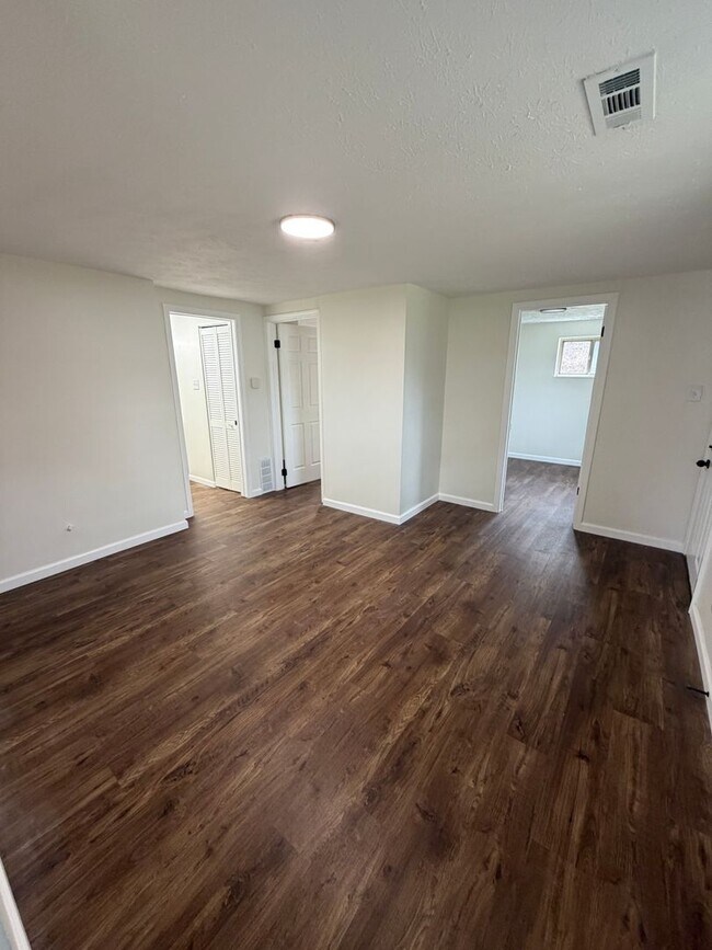 Building Photo - Charming 3/2 in Columbus