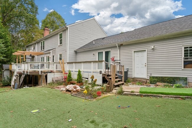 Building Photo - Charming 4 bedroom 3 bathroomSingle-Family Home for Rent! Discover your dream home with this stun...