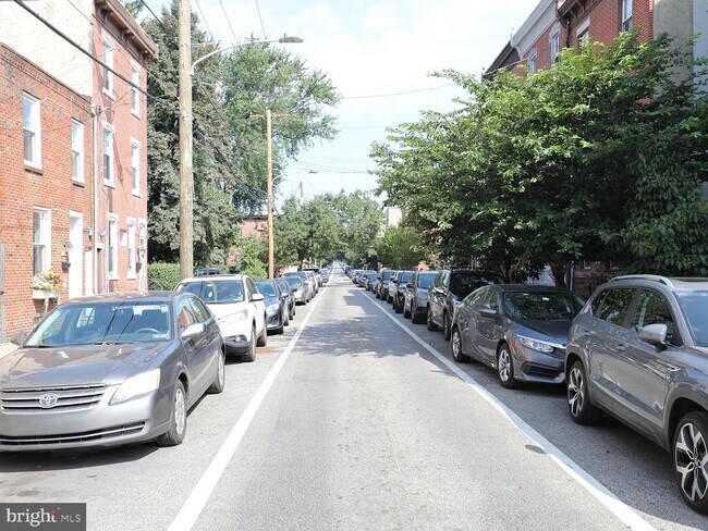 Building Photo - 2400 E Dauphin St