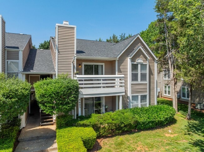 Building Photo - 9605 Vinca Cir