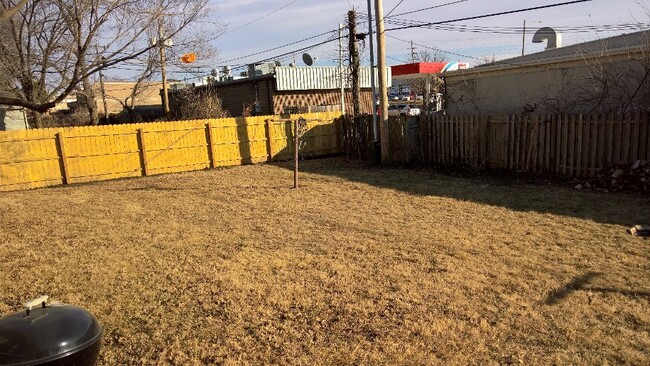 Building Photo - 1009