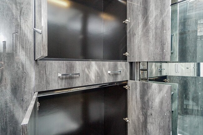 Building Photo - 5711 Sugar Hill Dr