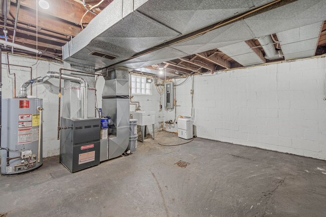 Building Photo - GORGEOUS 3 BEDROOM HOME IN DRAVOSBURG WITH...
