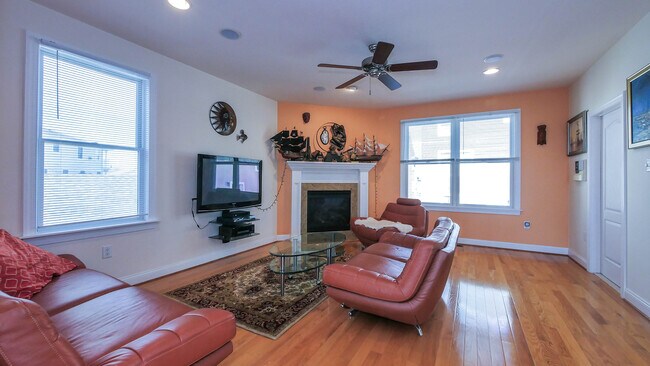 Building Photo - 229 8th St S