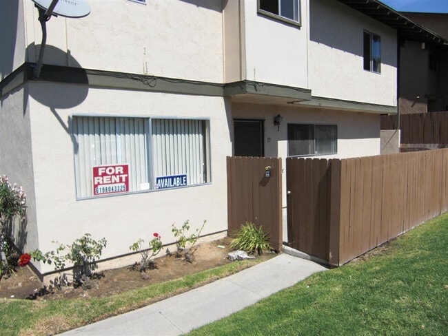 Building Photo - 1450 Melrose Ave