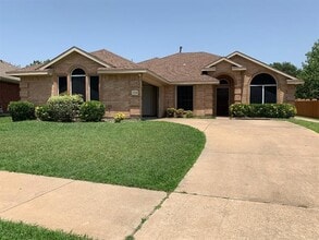 Building Photo - 2324 Cantura Dr
