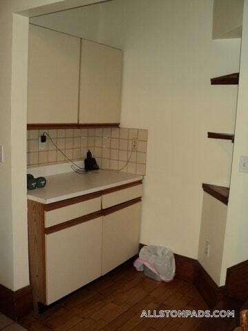 Building Photo - 36 Linden St