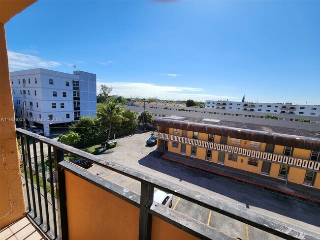 Building Photo - 295 NW 72nd Ave