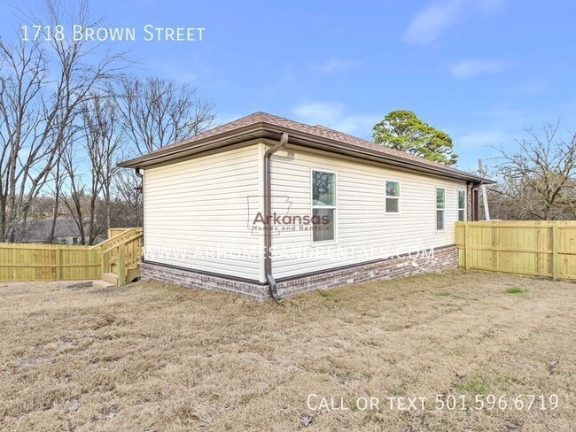 Building Photo - 1718 Brown St