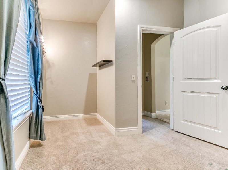 Building Photo - 2525 SE 13th St