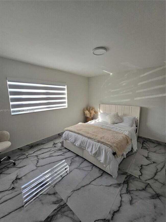 Building Photo - 869 W 37th St