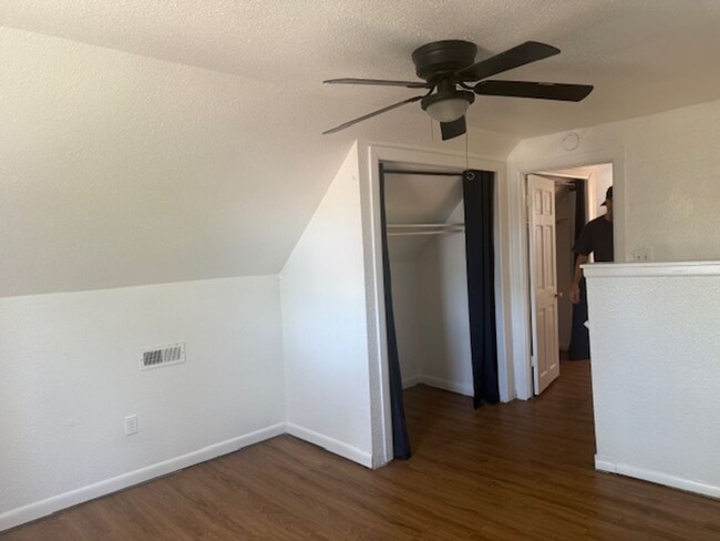 Building Photo - 2 Bedroom 1 Bath Single family home p