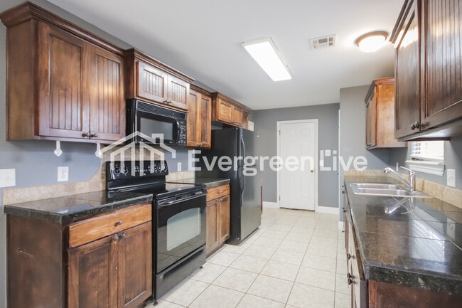 Building Photo - 409 E McCann Rd