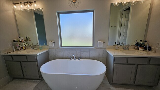 Building Photo - 7503 Aster Thicket Trl